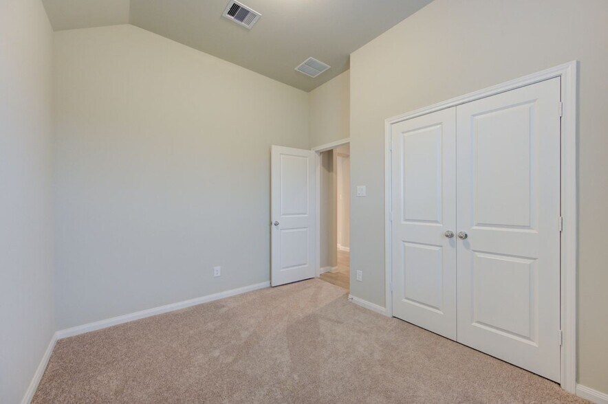 Building Photo - 3939 Sugardale St