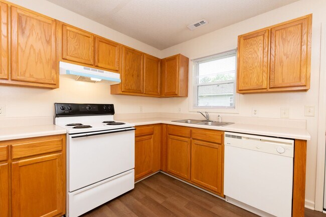 Building Photo - 241 Lakewood Dr
