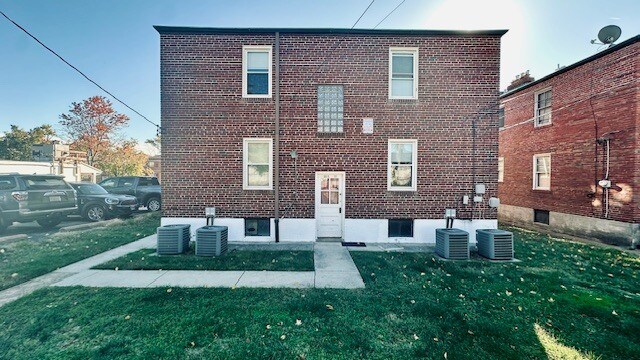 Building Photo - 5515 Chippewa St