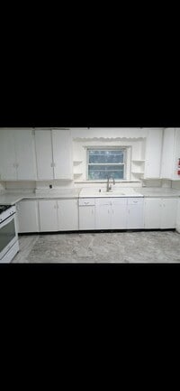 Building Photo - 616 Napoleon St