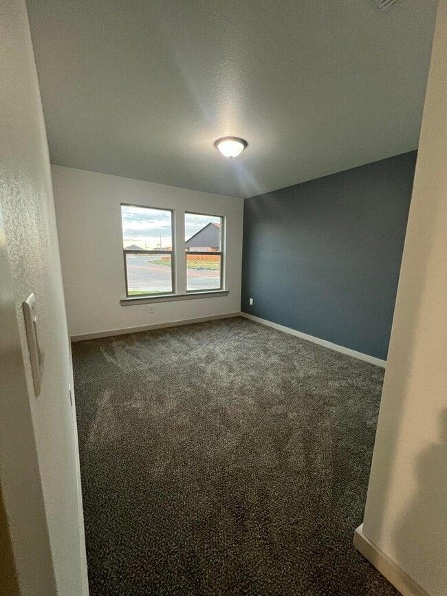 Building Photo - 10518 Aberdeen Ave