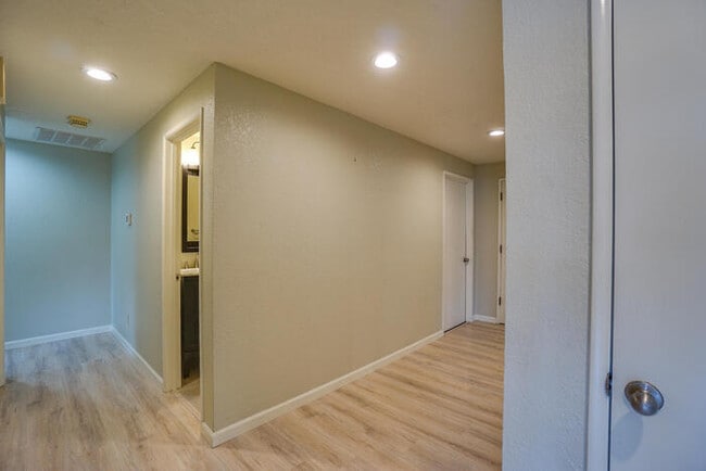 Building Photo - BEAUTIFUL THREE BEDROOM RANCH IN WEST LONGVIEW