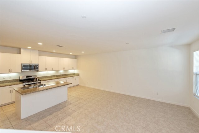Building Photo - 126 Finch