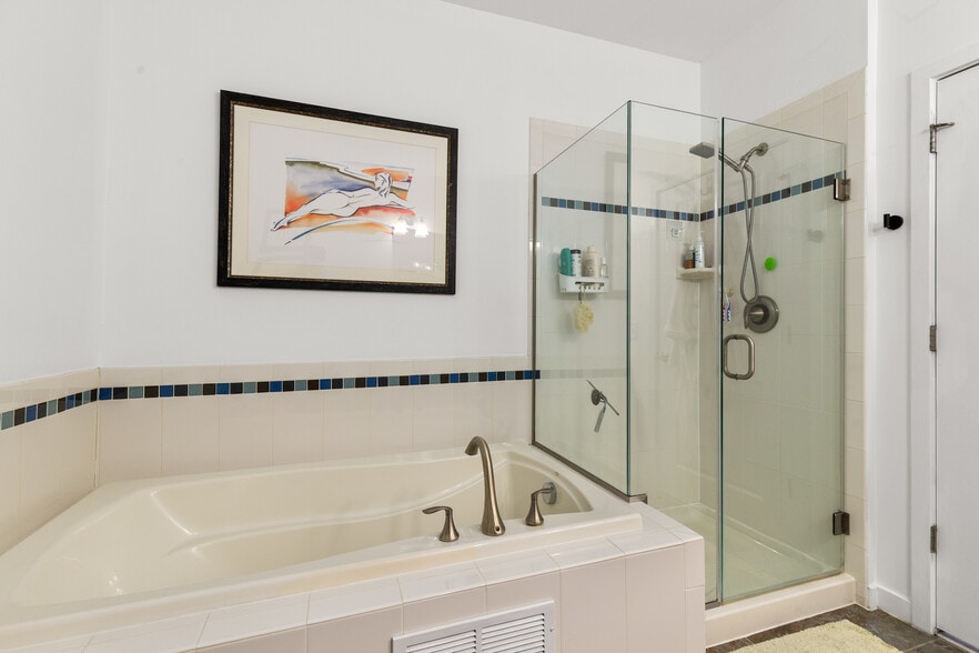 Building Photo - 443 2nd St