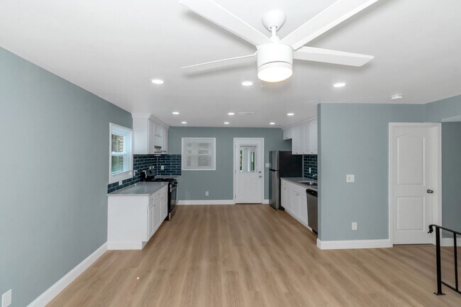 Building Photo - WELCOME HOME!