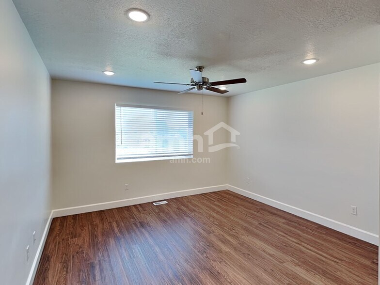 Building Photo - 291 N Gibbons Ln