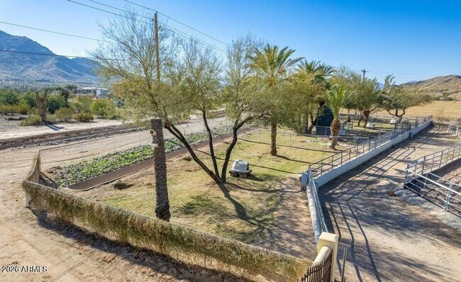 Building Photo - 3232 Carver Rd