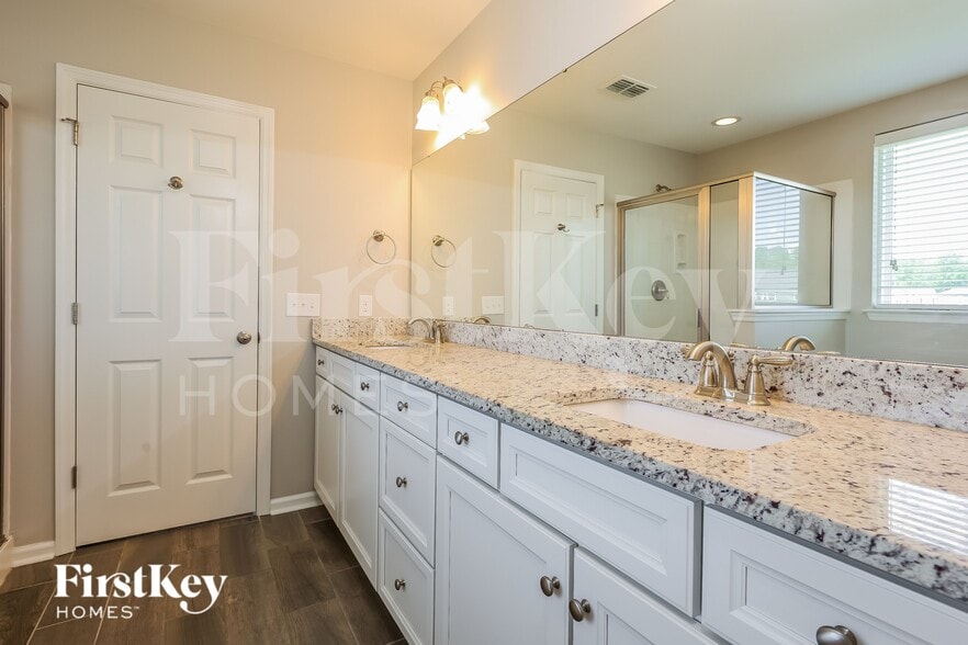 Building Photo - 437 Northern Red Oak Dr