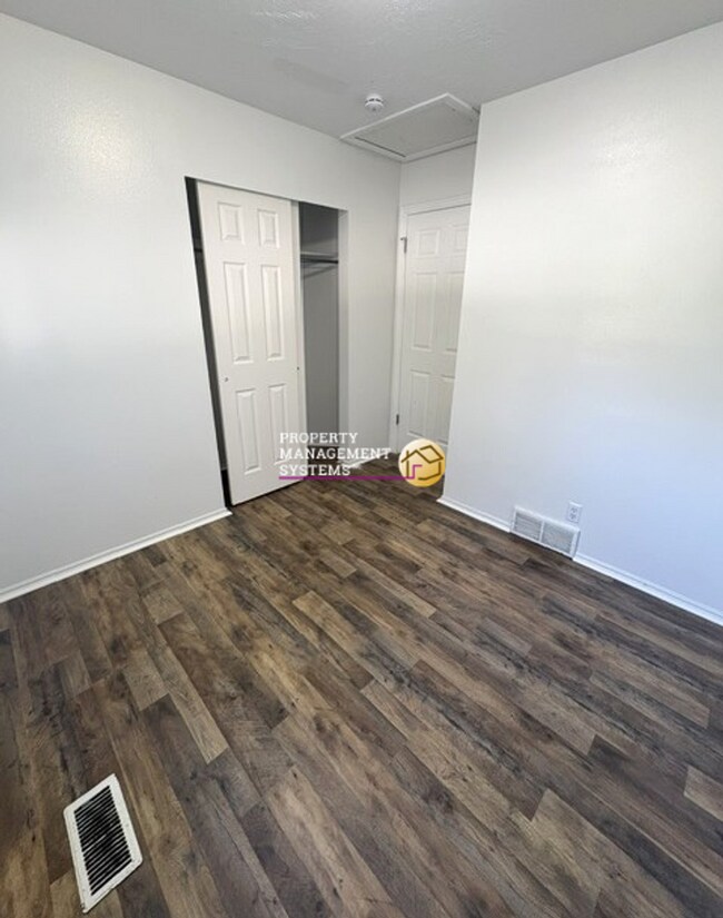Building Photo - 3 Bedroom Home in Kearns