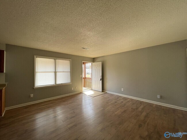 Building Photo - 4514 Bonnell Dr