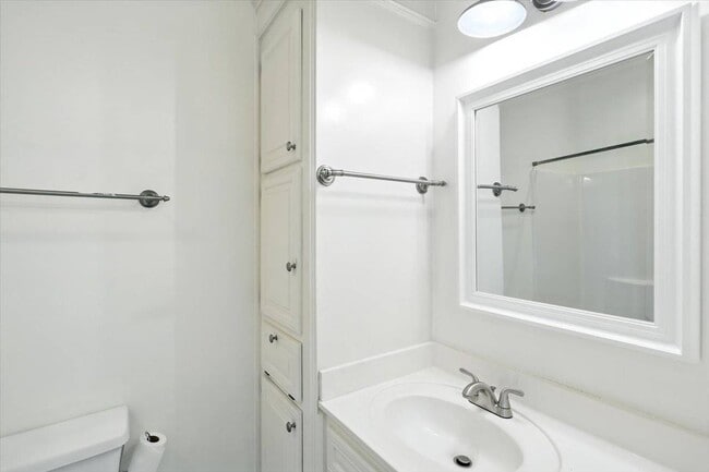 Building Photo - 213 Cambridge Dr