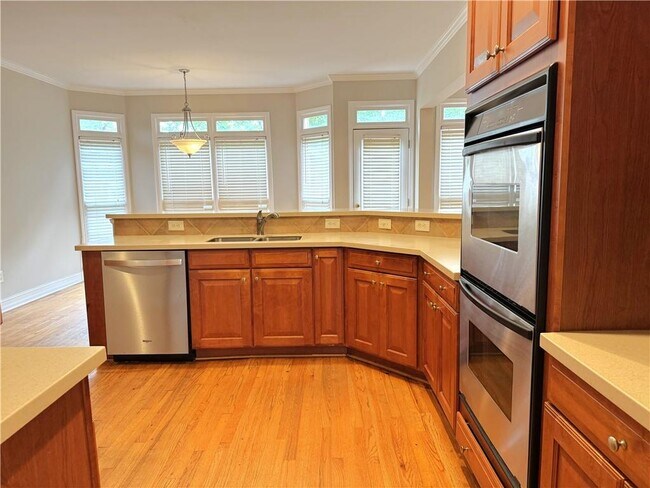 Building Photo - 907 Lenox Ct NE