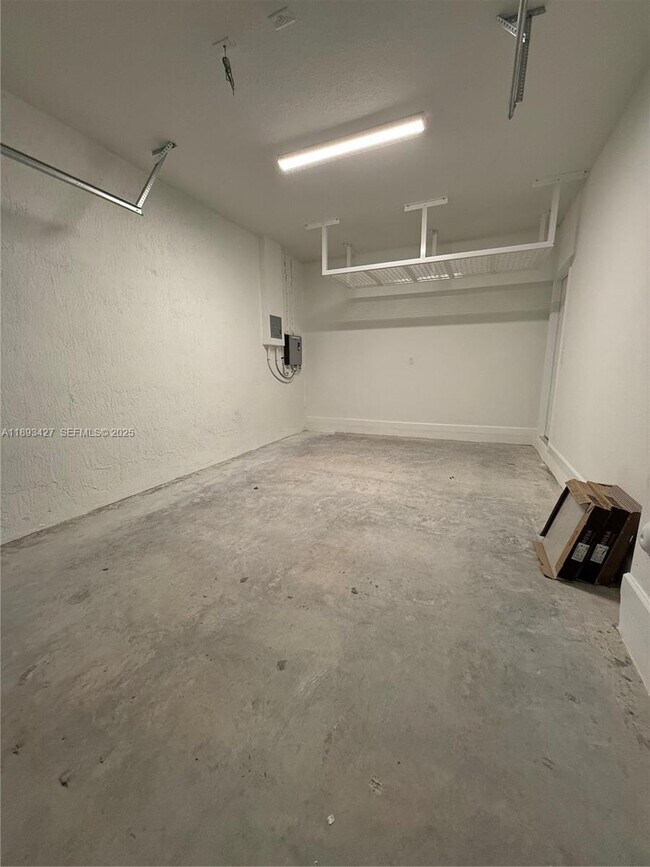 Building Photo - 676 SE 14th St