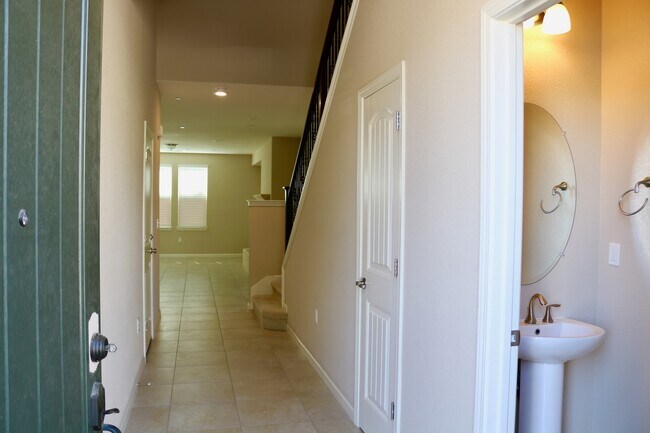 Building Photo - Beautiful home in Brentwood with SOLAR!