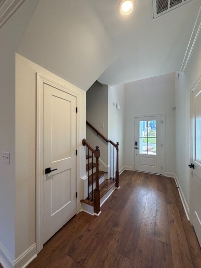 Building Photo - Maryville 37803 - 4 bedroom 3.5 bath - call Ed Johnson 865-924-5045