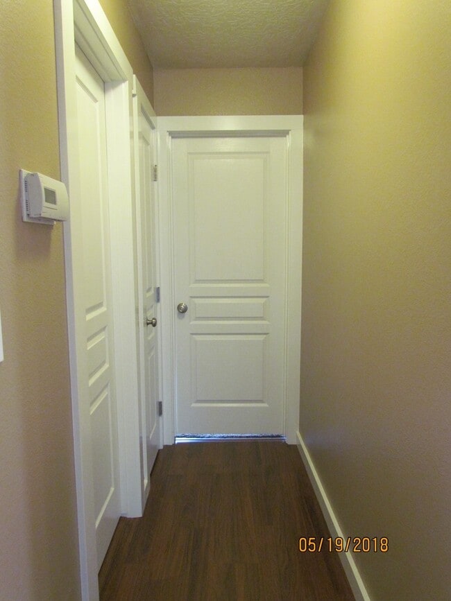 Building Photo - 4 bedroom 2 bath + Bonus Room home and nei...