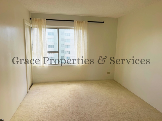 Building Photo - 0036BRU