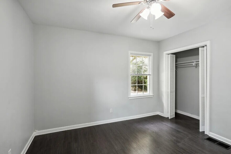 Building Photo - 1268 Eastland Rd SE