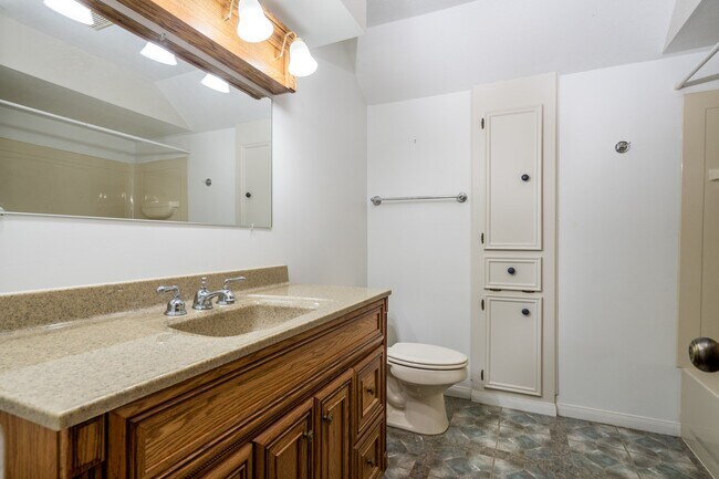 Building Photo - 8330 Silver Shadows Ln