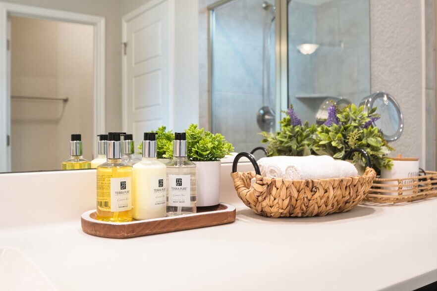 Building Photo - 2411 Verona Wy