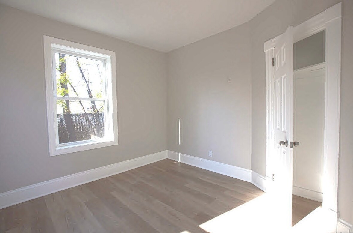 Building Photo - 31 Florence St