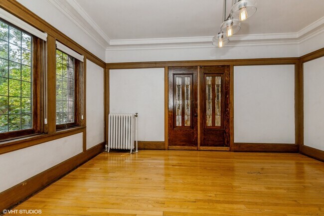 Building Photo - 5656 S Dorchester Ave