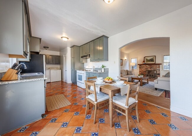 Building Photo - 3 Bedroom Home with Outdoor Space in Frogtown!