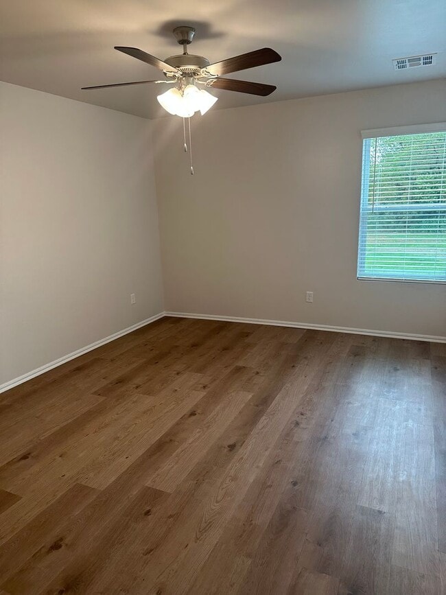 Building Photo - Pre-Leasing Now! Charming 3-Bedroom, 2-Bath Home in Mustang | Tours Available | Move-In Beginning...