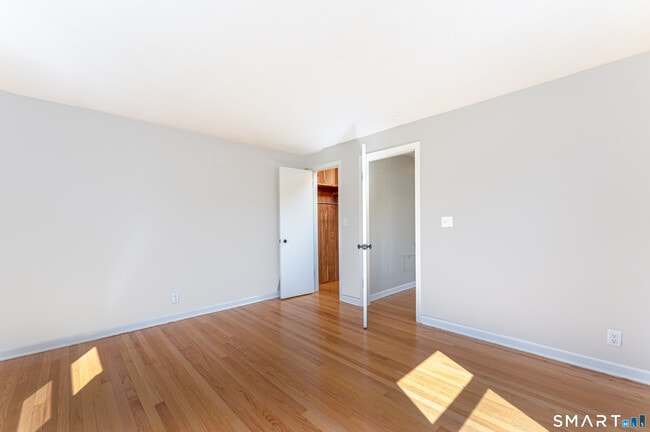 Building Photo - 233 Unionville Ave