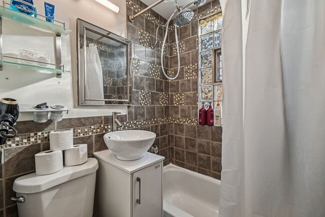 Building Photo - 5017 N Meade Ave