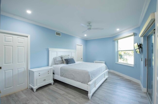 Building Photo - 4501 Fairway Dr N