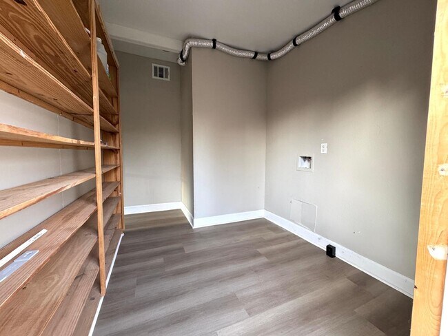 Building Photo - 16066 N Loop Dr