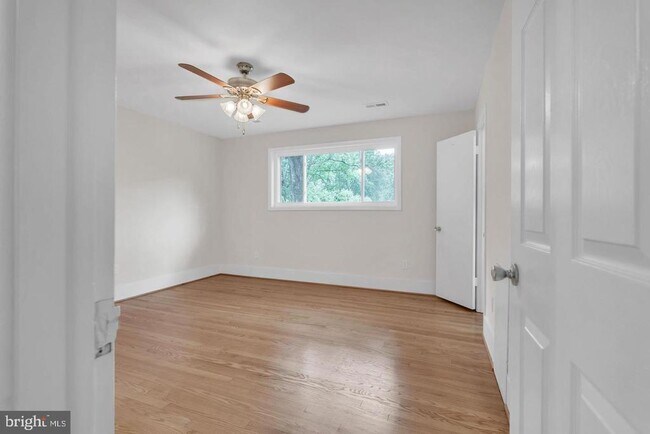 Building Photo - 10911 Chandler Rd