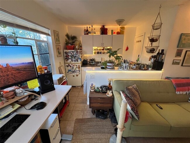 Building Photo - 3318 Hemlock Ave