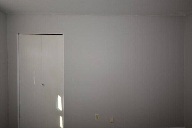 Building Photo - 4330 Villa Dr