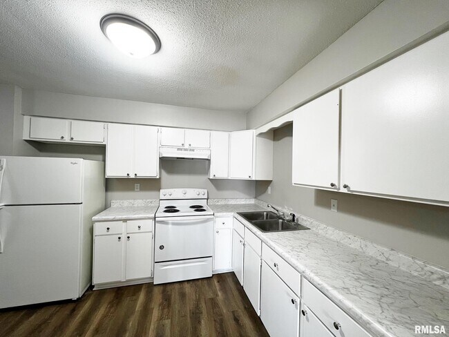 Building Photo - 15804 3rd St