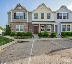 Building Photo - Gorgeous Two bedroom, 2.5 bath townhome in...