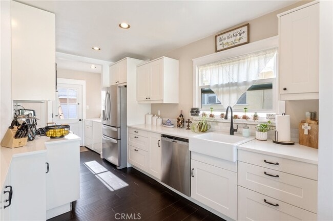 Building Photo - 4637 Hackett Ave