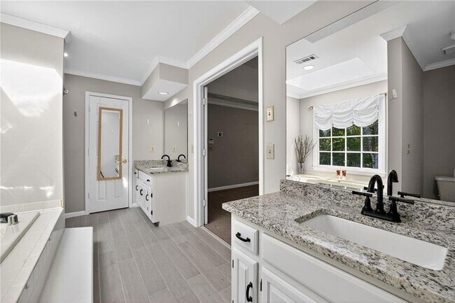 Building Photo - 641 Belgrave Ln