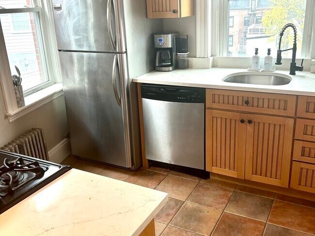 Building Photo - 64 Chestnut St