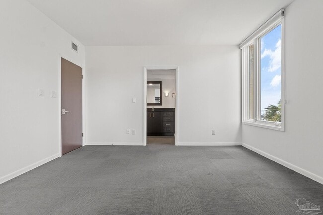 Building Photo - 1319 Soundview Trail