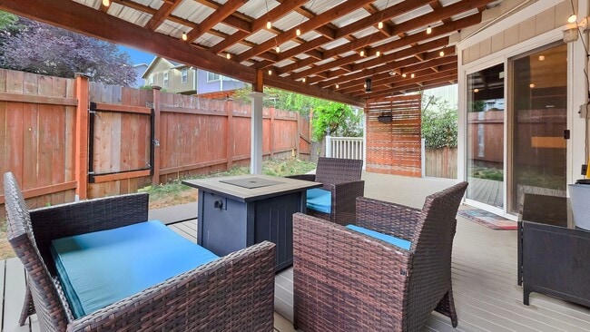 Building Photo - Updated 4-Bed Home Near Future Light Rail ...