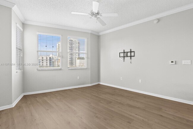 Building Photo - 533 NE 3rd Ave