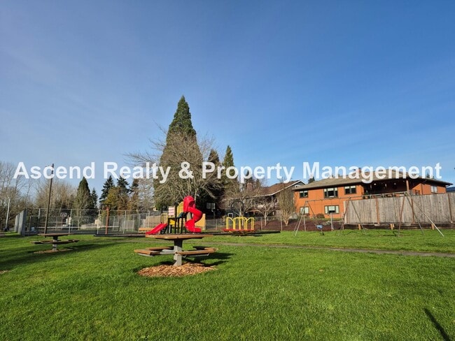 Building Photo - Need Space? This is the Place! Available NOW~Beautifully Updated 4Bed/3Bath Backs to Park Pets OK