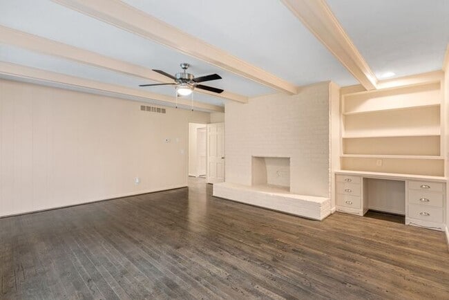 Building Photo - NW, Updated, Wood Floors, SS Appl., Den, D...