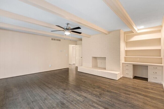 Building Photo - NW, Updated, Wood Floors, SS Appl., Den, Dining Roon, Sun Room, Finished Basement, Fenced!