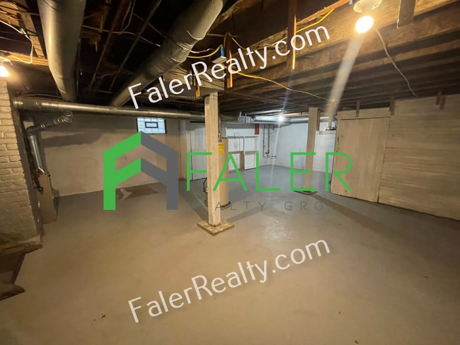 Building Photo - Spacious 2-bedroom Home w/ Detached Garage