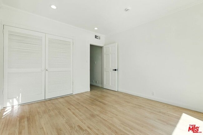 Building Photo - 4640 Laurelgrove Ave