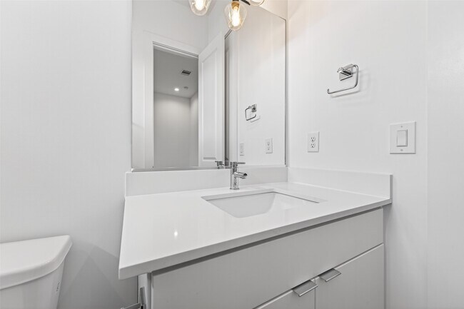 Building Photo - 5841 Dolores St