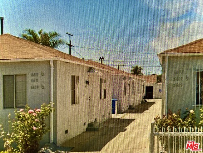 Building Photo - 6609 1/2 Brynhurst Ave